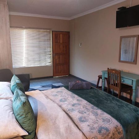 Wisteria Lane Guesthouse Postmasburg Esterno foto