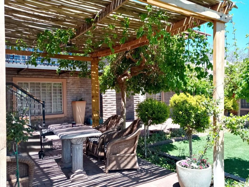 Wisteria Lane Guesthouse Postmasburg Esterno foto