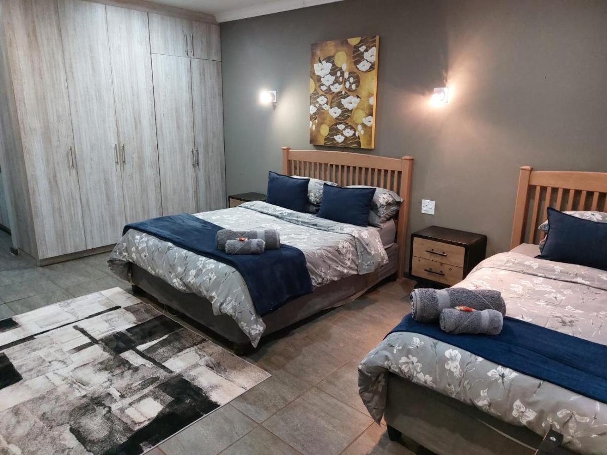 Wisteria Lane Guesthouse Postmasburg Esterno foto