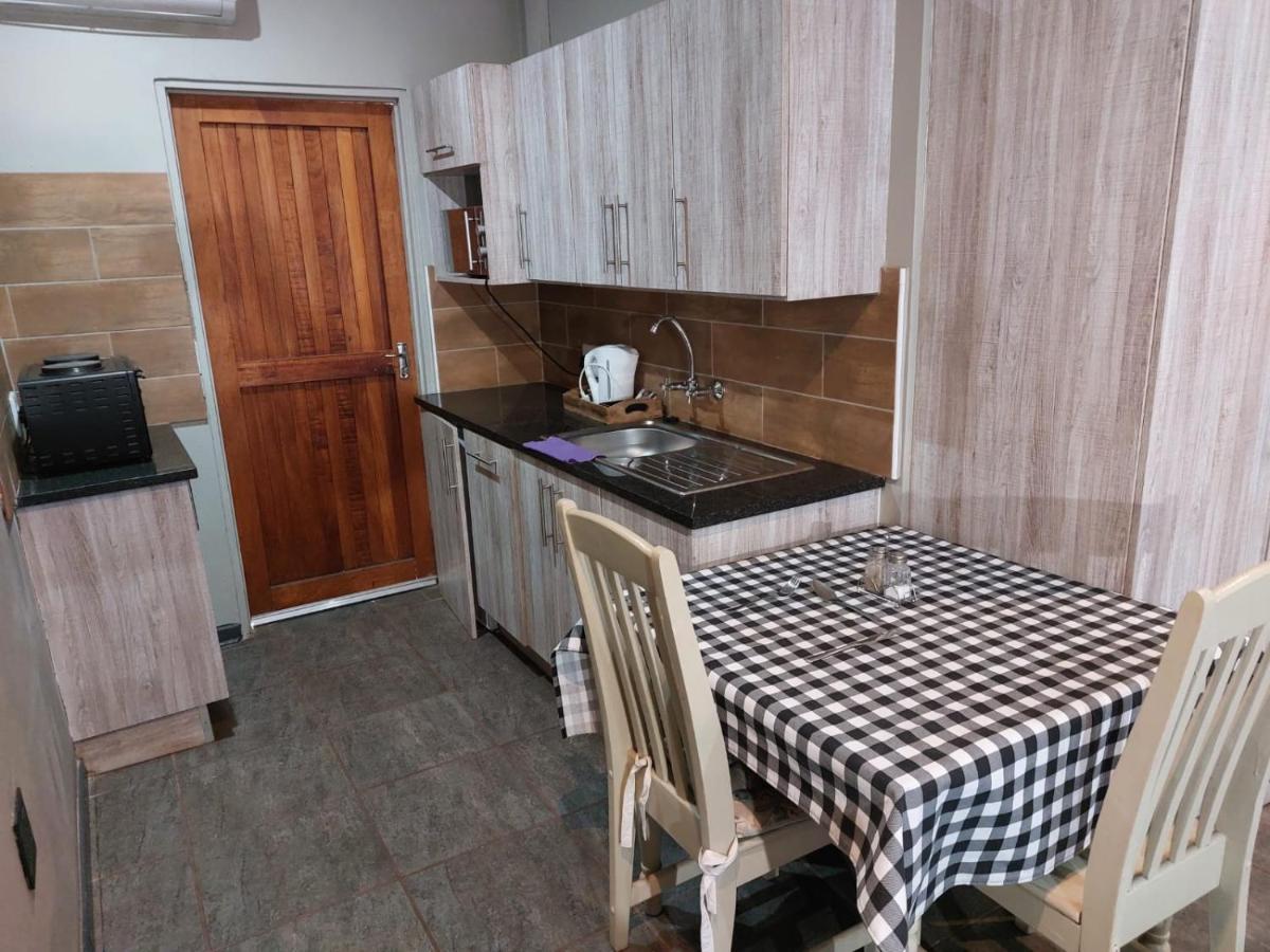 Wisteria Lane Guesthouse Postmasburg Esterno foto