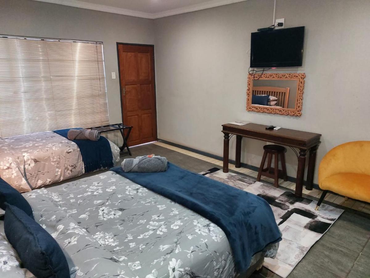 Wisteria Lane Guesthouse Postmasburg Esterno foto