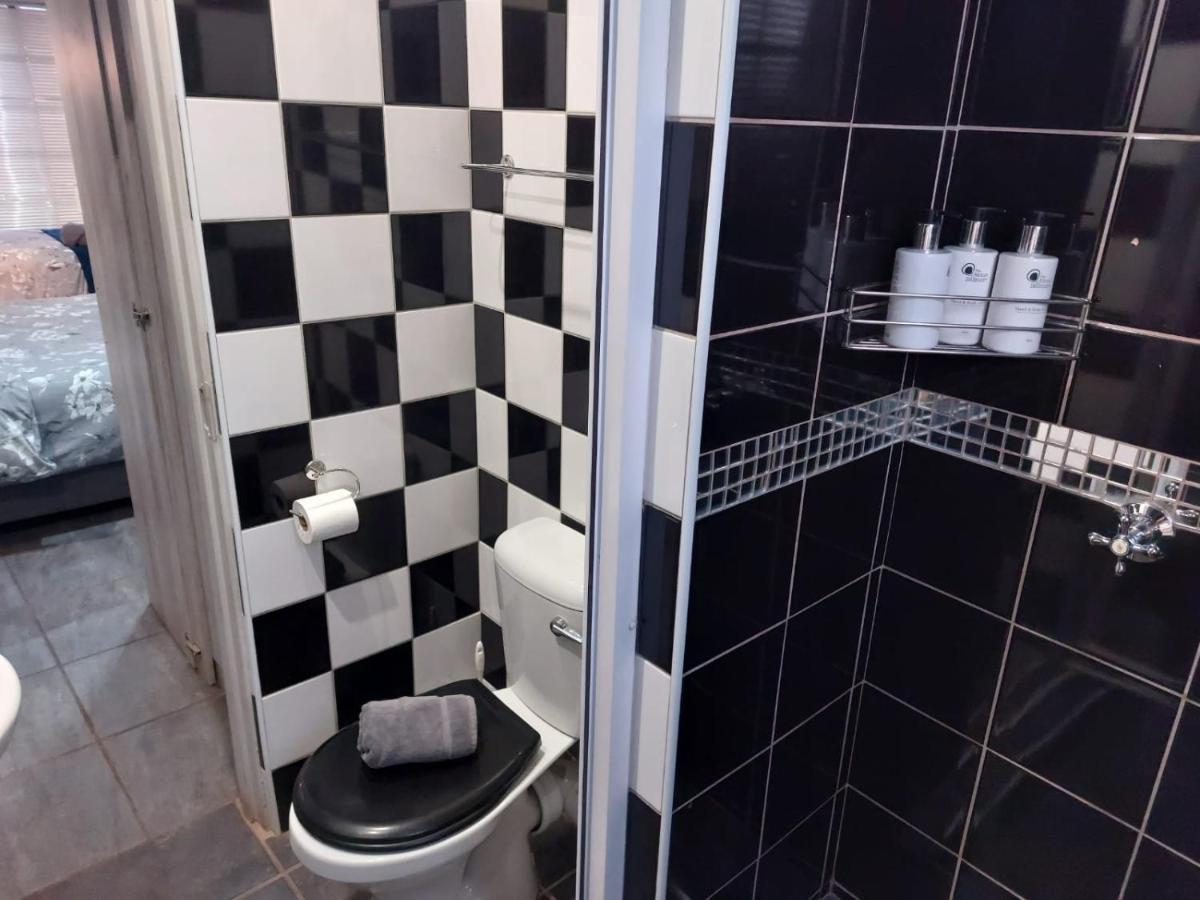 Wisteria Lane Guesthouse Postmasburg Esterno foto