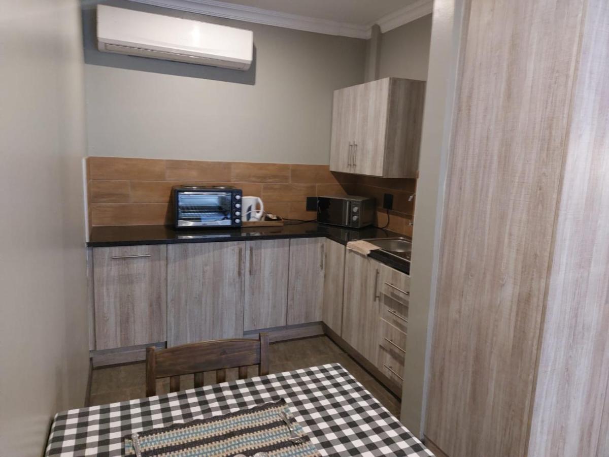 Wisteria Lane Guesthouse Postmasburg Esterno foto