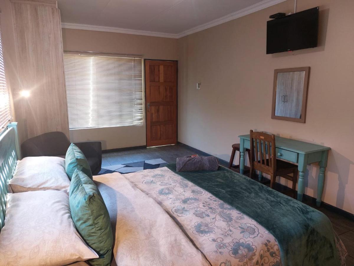 Wisteria Lane Guesthouse Postmasburg Esterno foto
