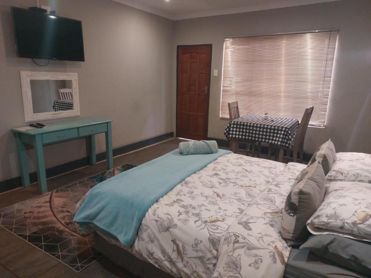 Wisteria Lane Guesthouse Postmasburg Esterno foto