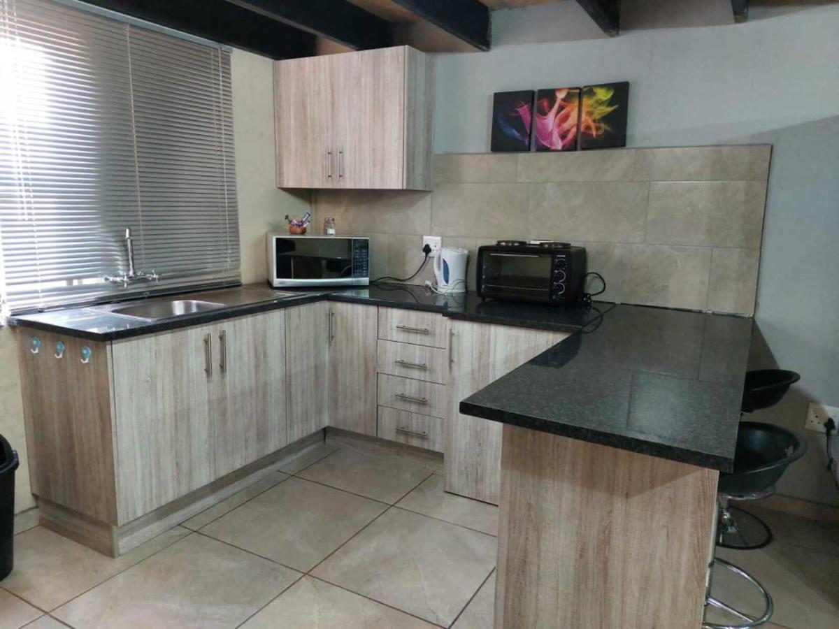 Wisteria Lane Guesthouse Postmasburg Esterno foto
