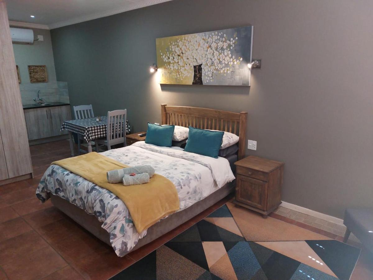 Wisteria Lane Guesthouse Postmasburg Esterno foto