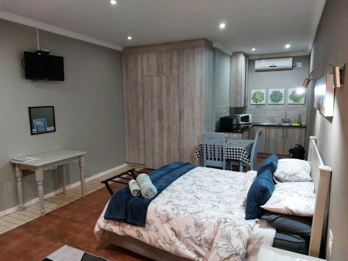 Wisteria Lane Guesthouse Postmasburg Esterno foto