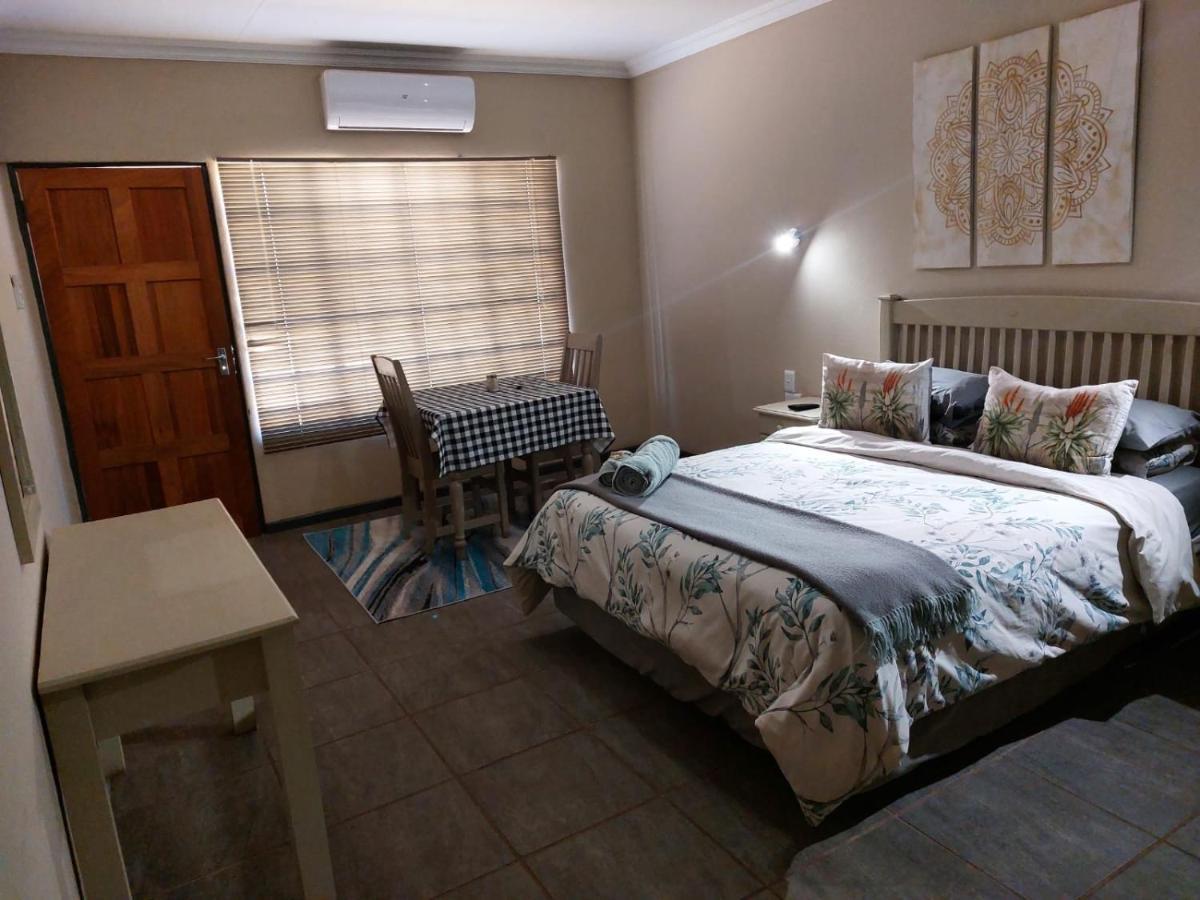 Wisteria Lane Guesthouse Postmasburg Esterno foto