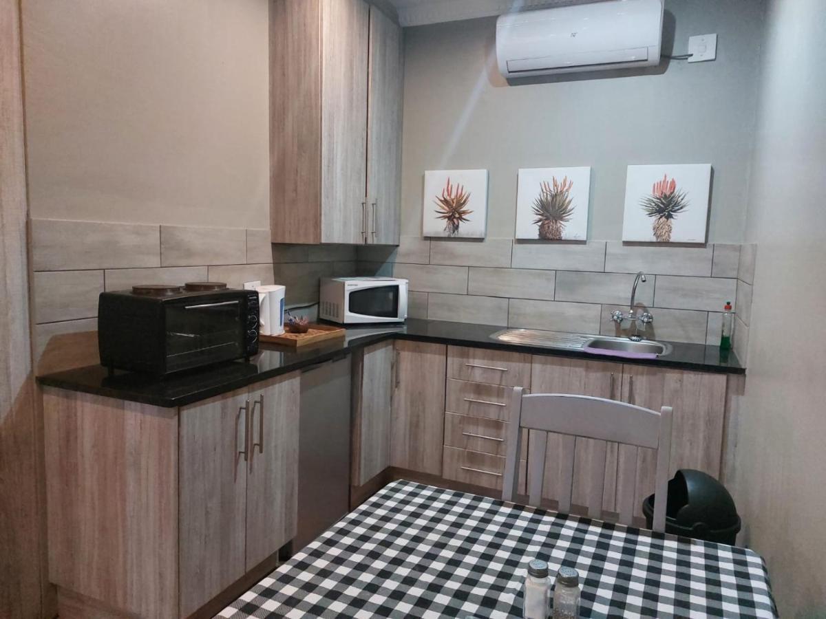 Wisteria Lane Guesthouse Postmasburg Esterno foto