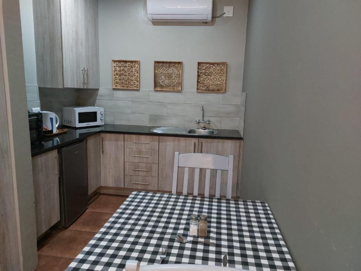 Wisteria Lane Guesthouse Postmasburg Esterno foto